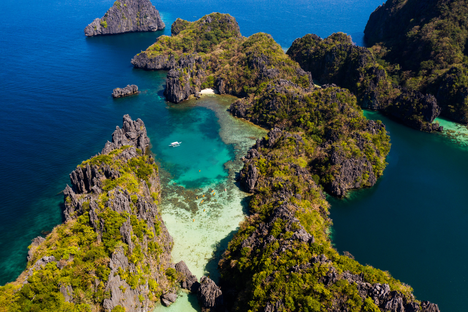 Tropical Beach in El Nido 